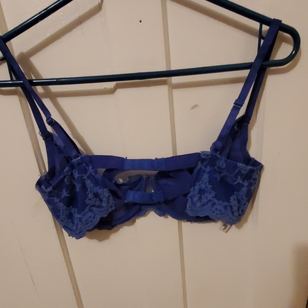 Bras/ Lingerie - Picture 3 of 8